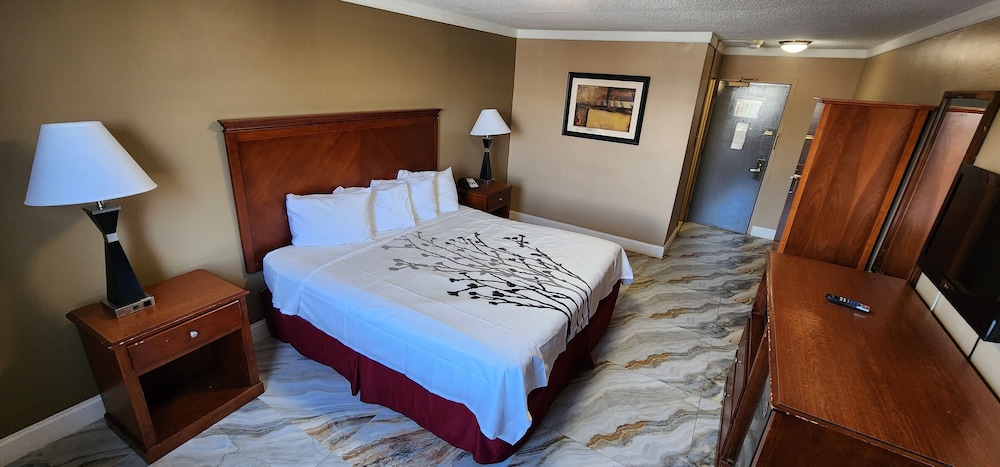 Townhouse Inn &amp; Suites 10/25