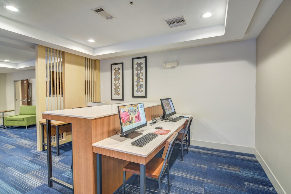 Holiday Inn Express Hotel And Suites Foley 65/75