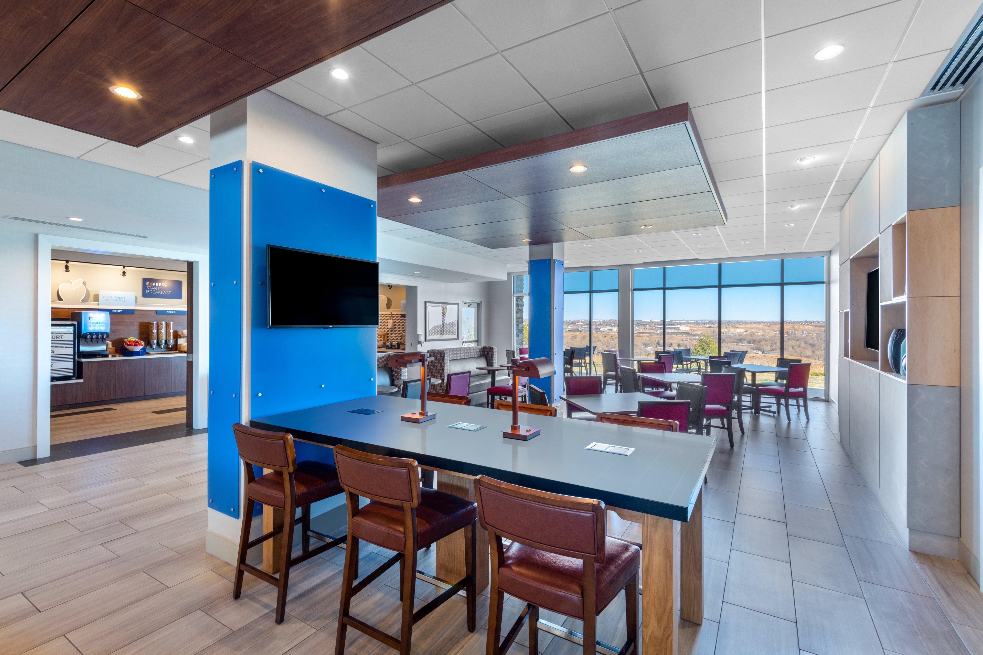 Holiday Inn Express Suites Colorado Springs South I 25 40/55