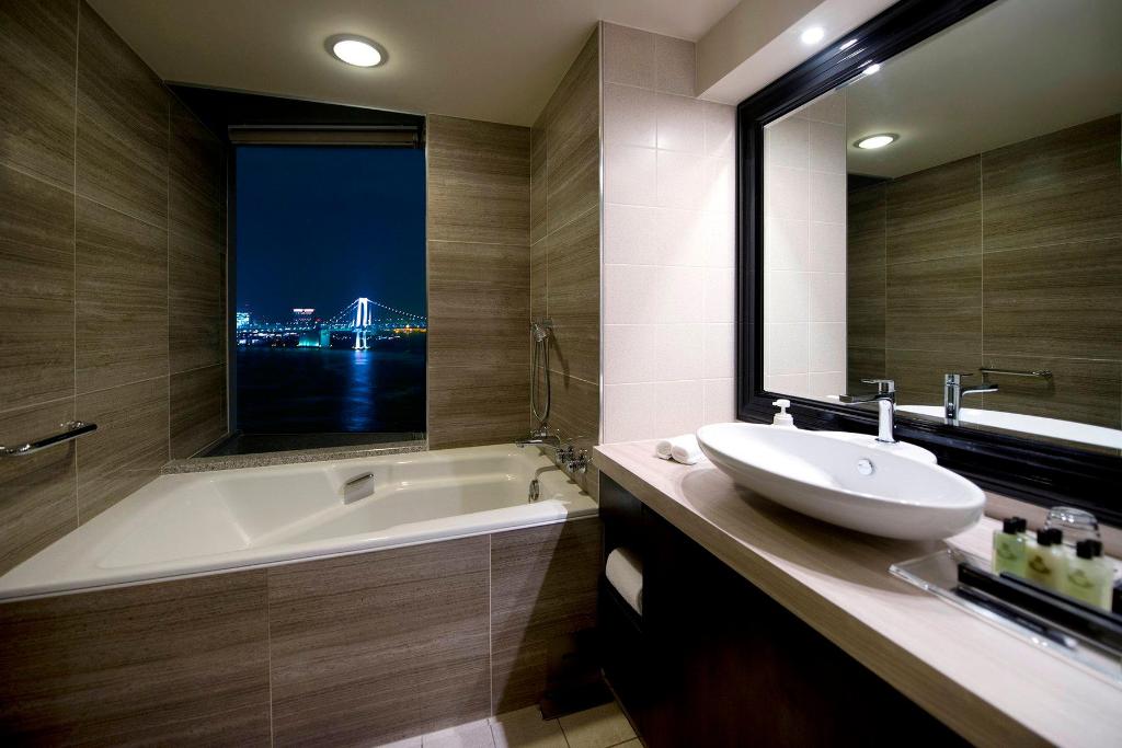 Club, Premium, King Bed, Bay View
