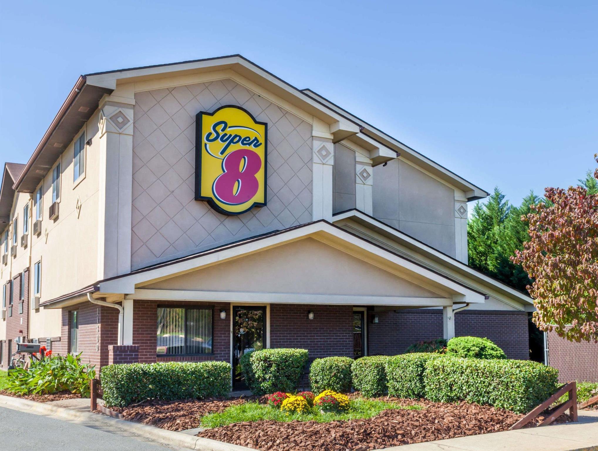Super 8 By Wyndham Charlotte/Amusement Park Area 2/29