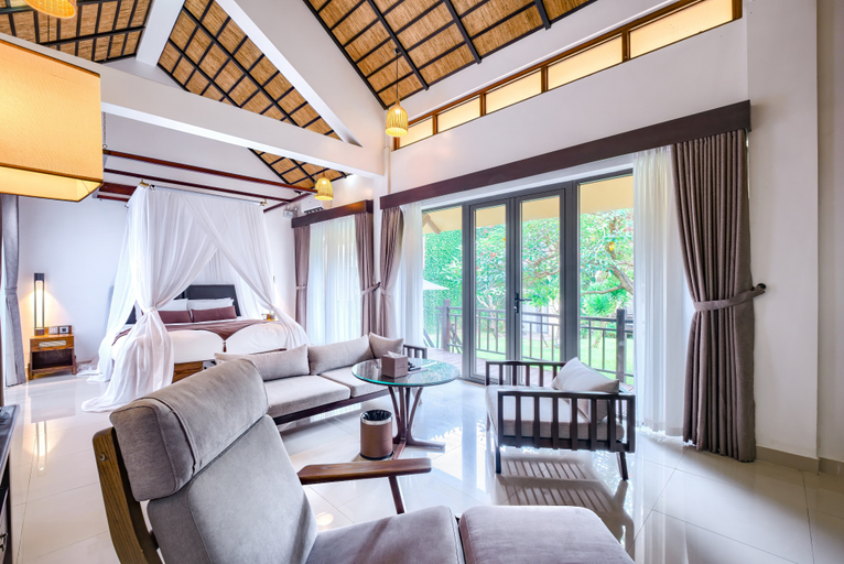 Suite, Garden View, Smoking