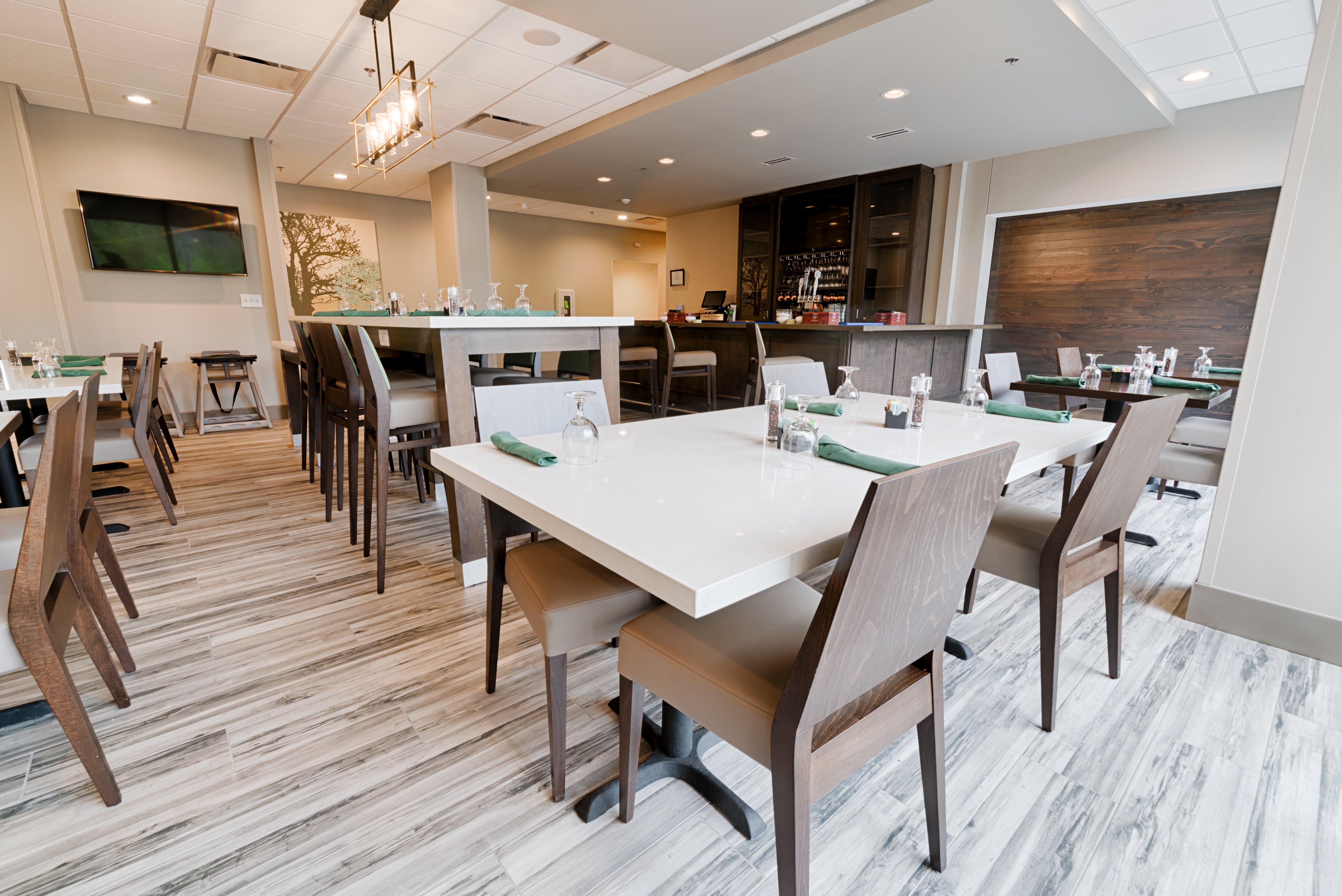 Holiday Inn Knoxville N - Merchant Drive 56/77
