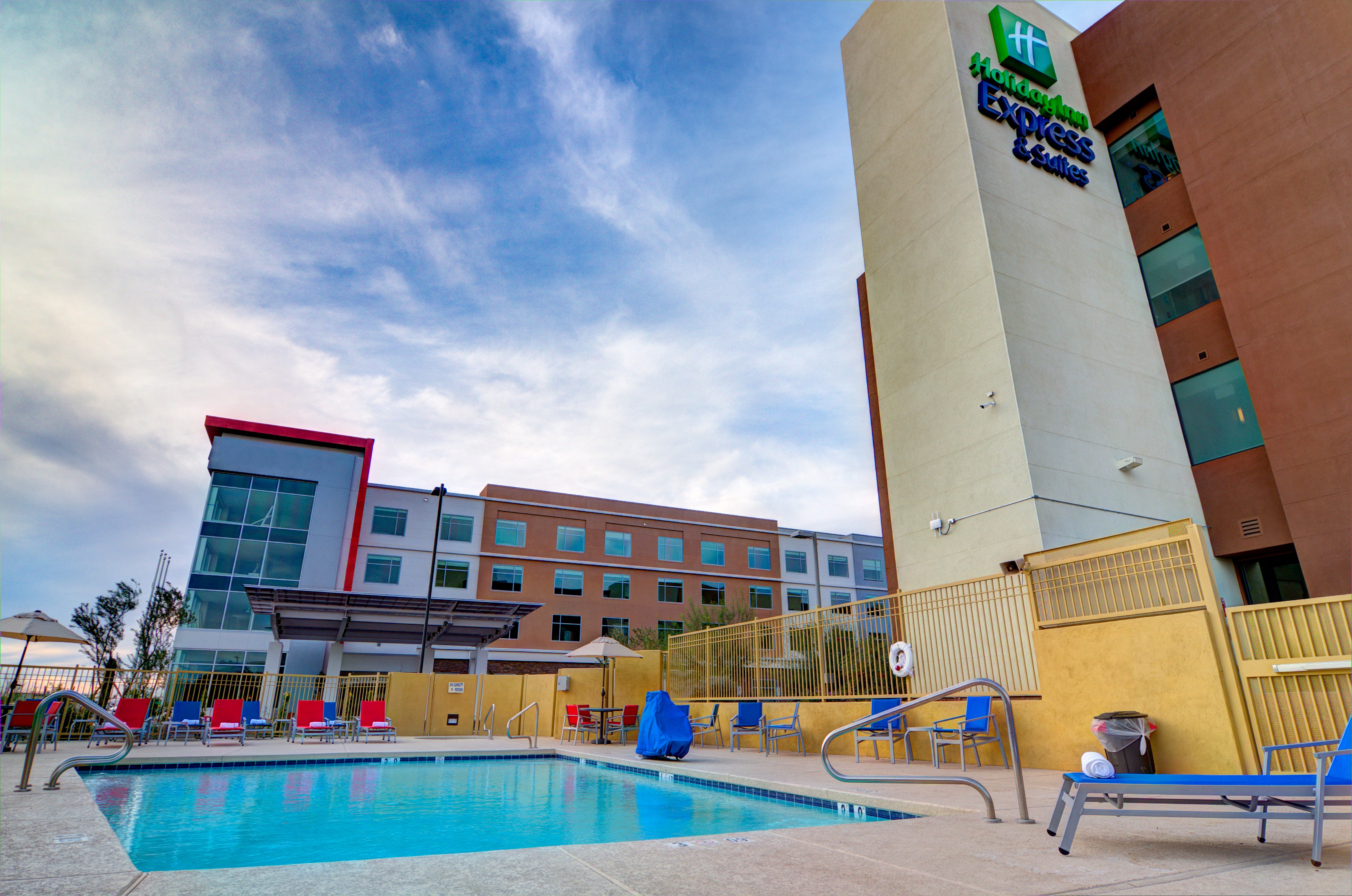 Holiday Inn Express Hotel & Suites Phoenix North Scottsdale 7/58