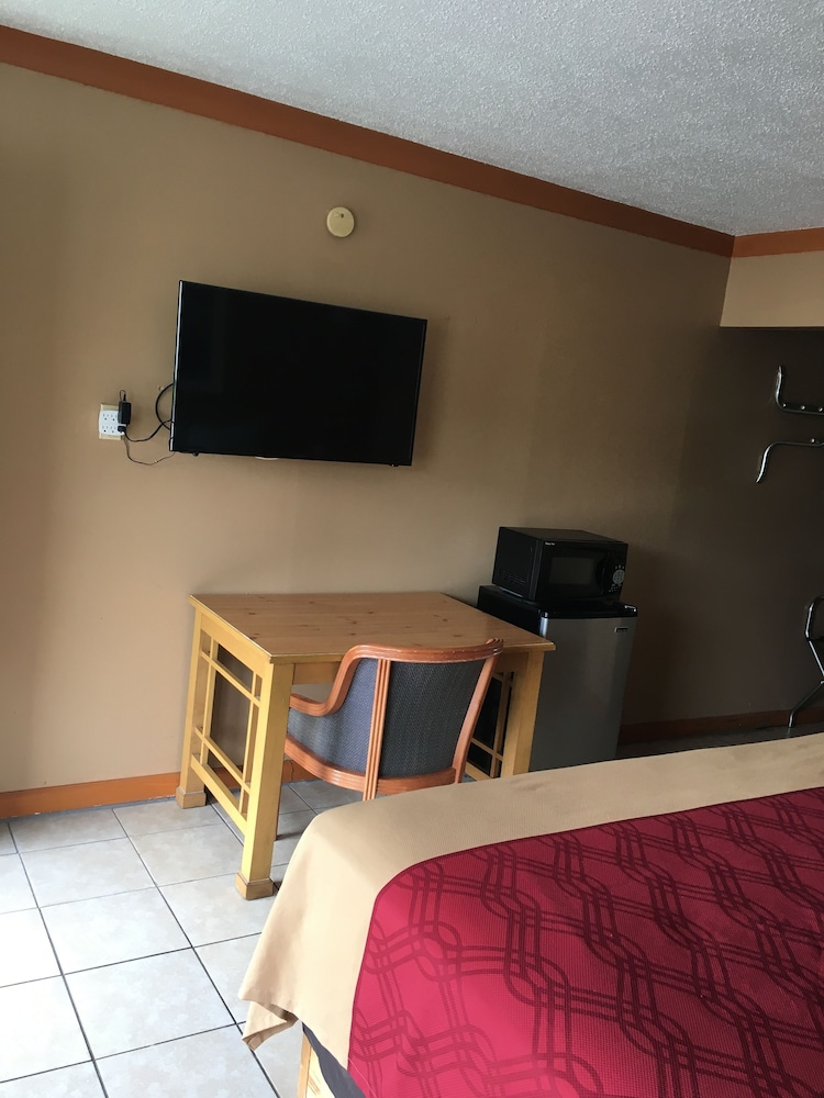 Budget Inn And Suites 19/28