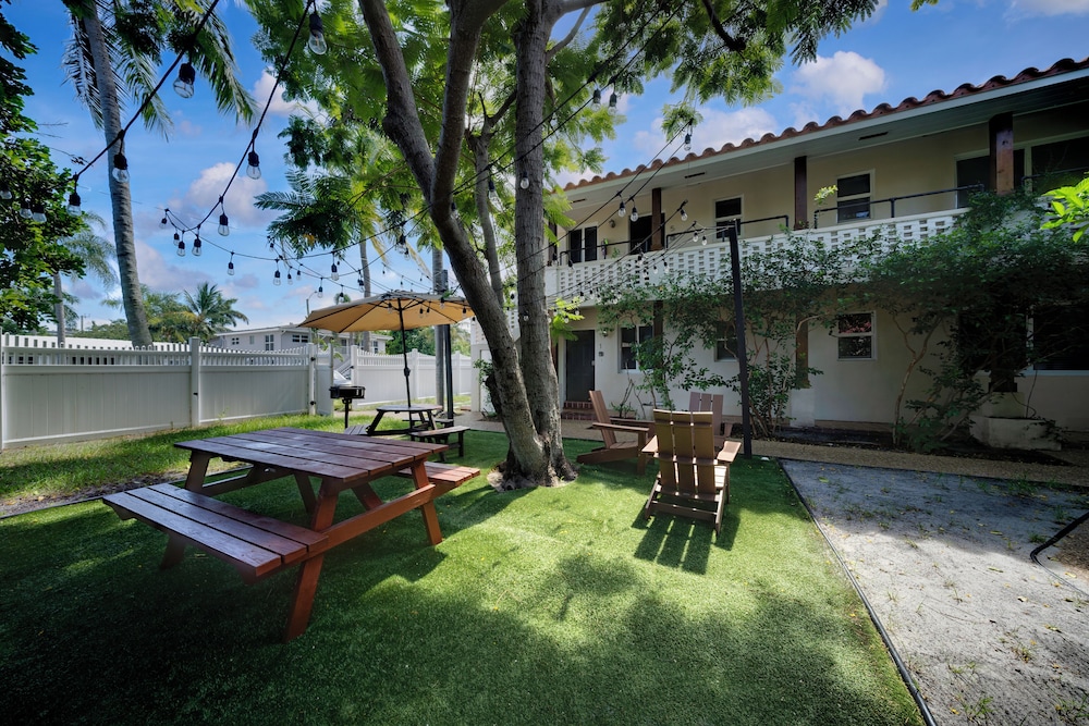 The Leeward Apartments By Lowkl 45/50