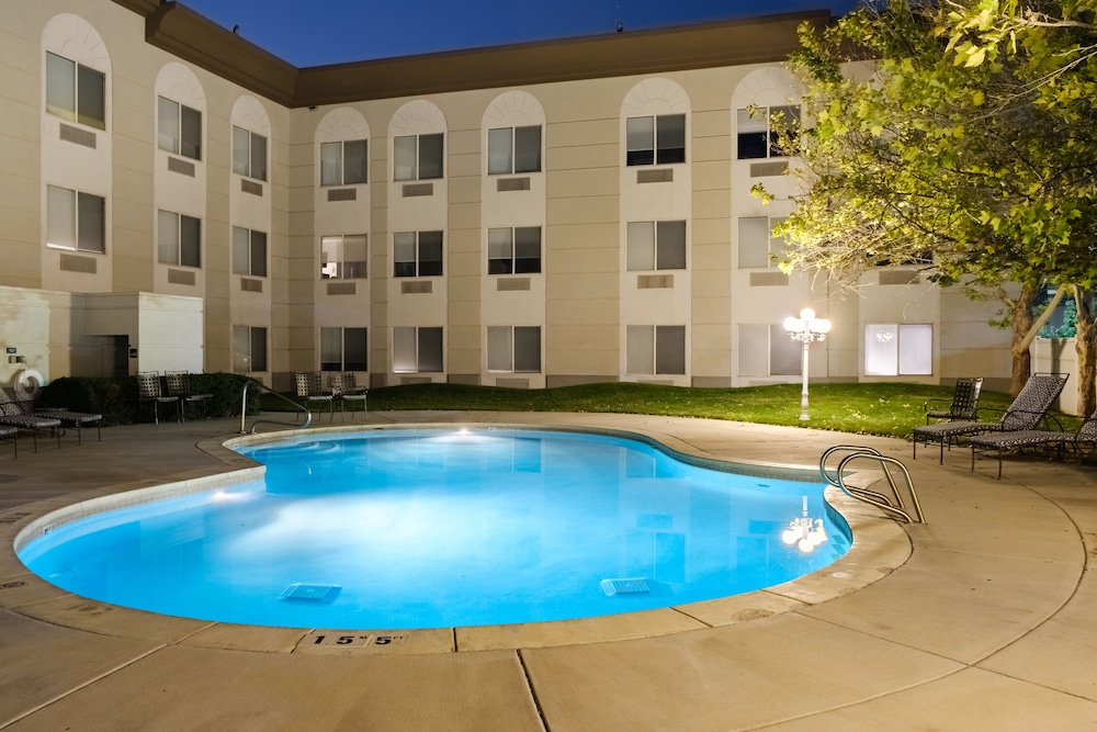 Hampton Inn Suites Salt Lake City Airport 4/82