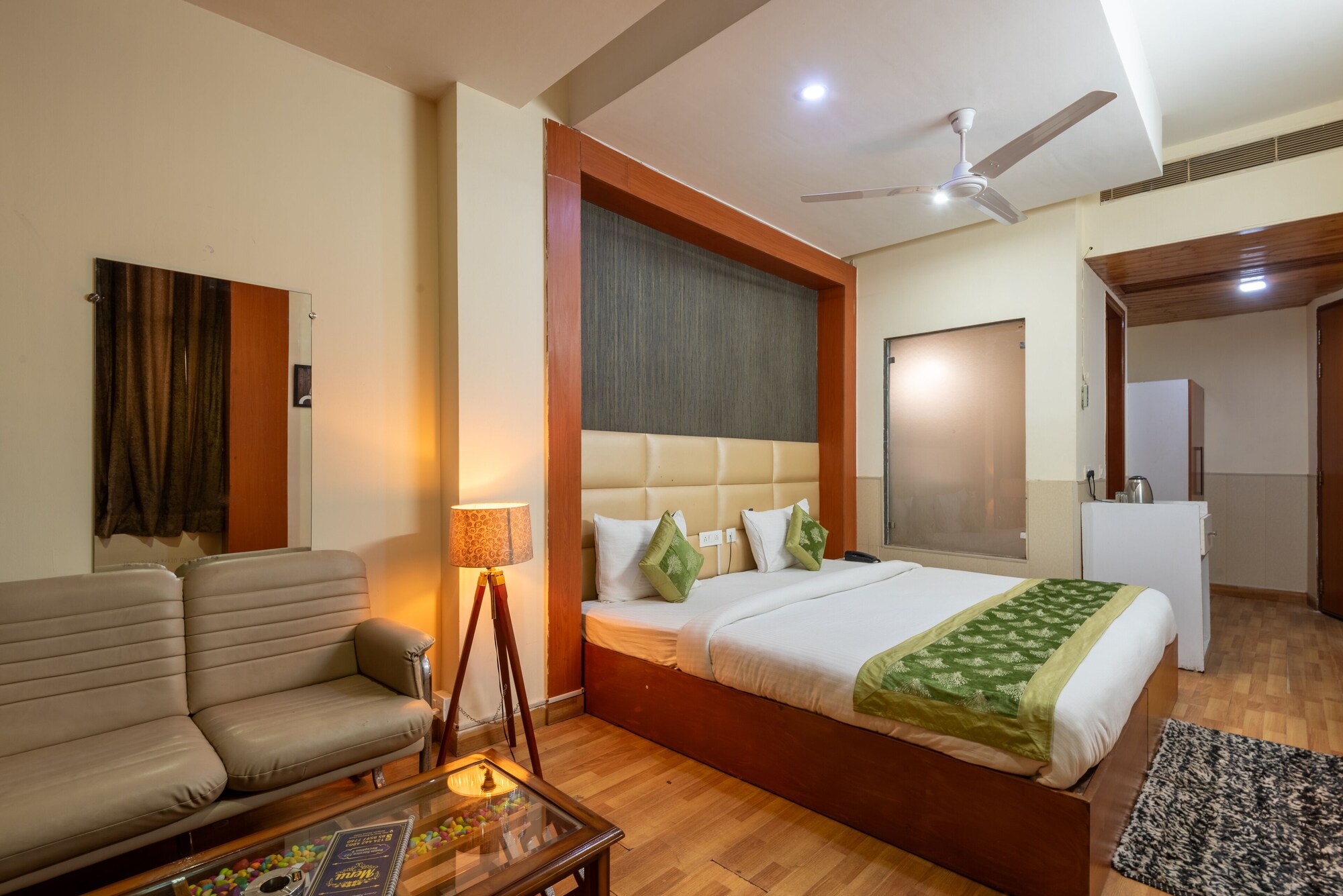 Deluxe, King Bed, Hotel Oyster Pearl 5/8
