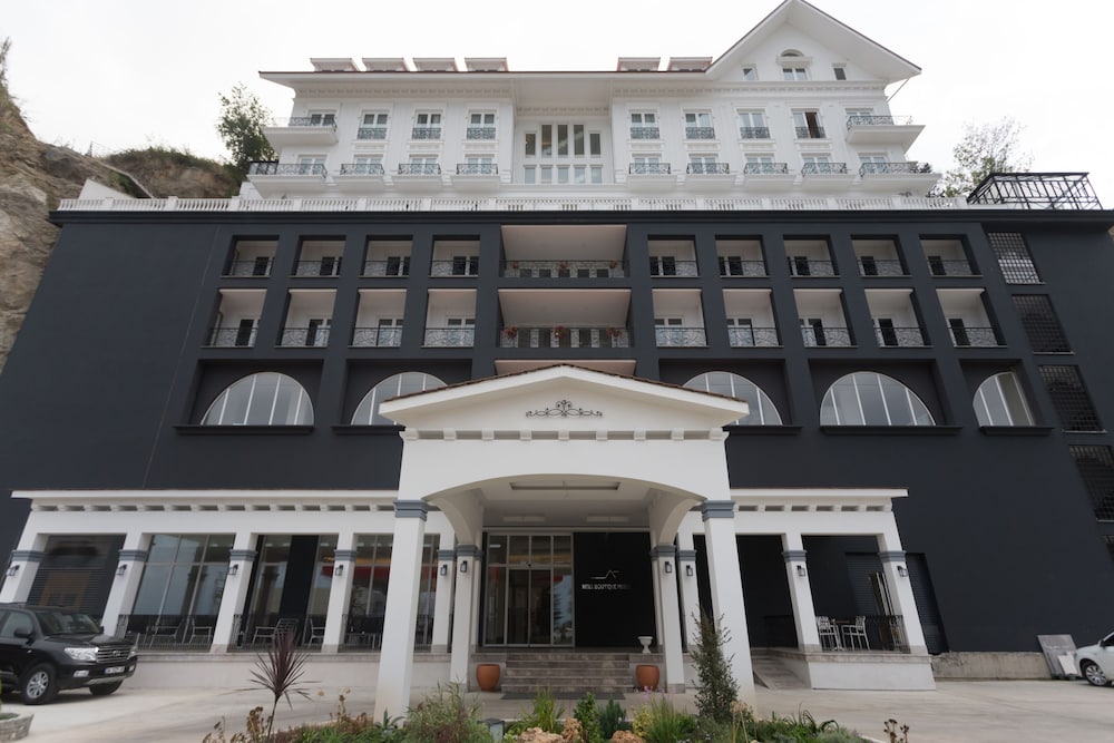 Mell Hotel 5/57