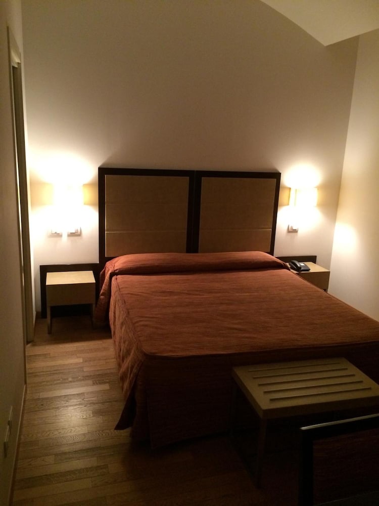 Hotel Joli 32/68