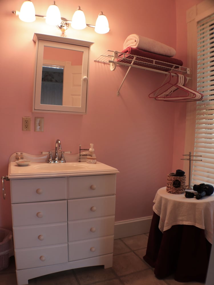 50 Lincoln Short North Bed and Breakfast 46/71
