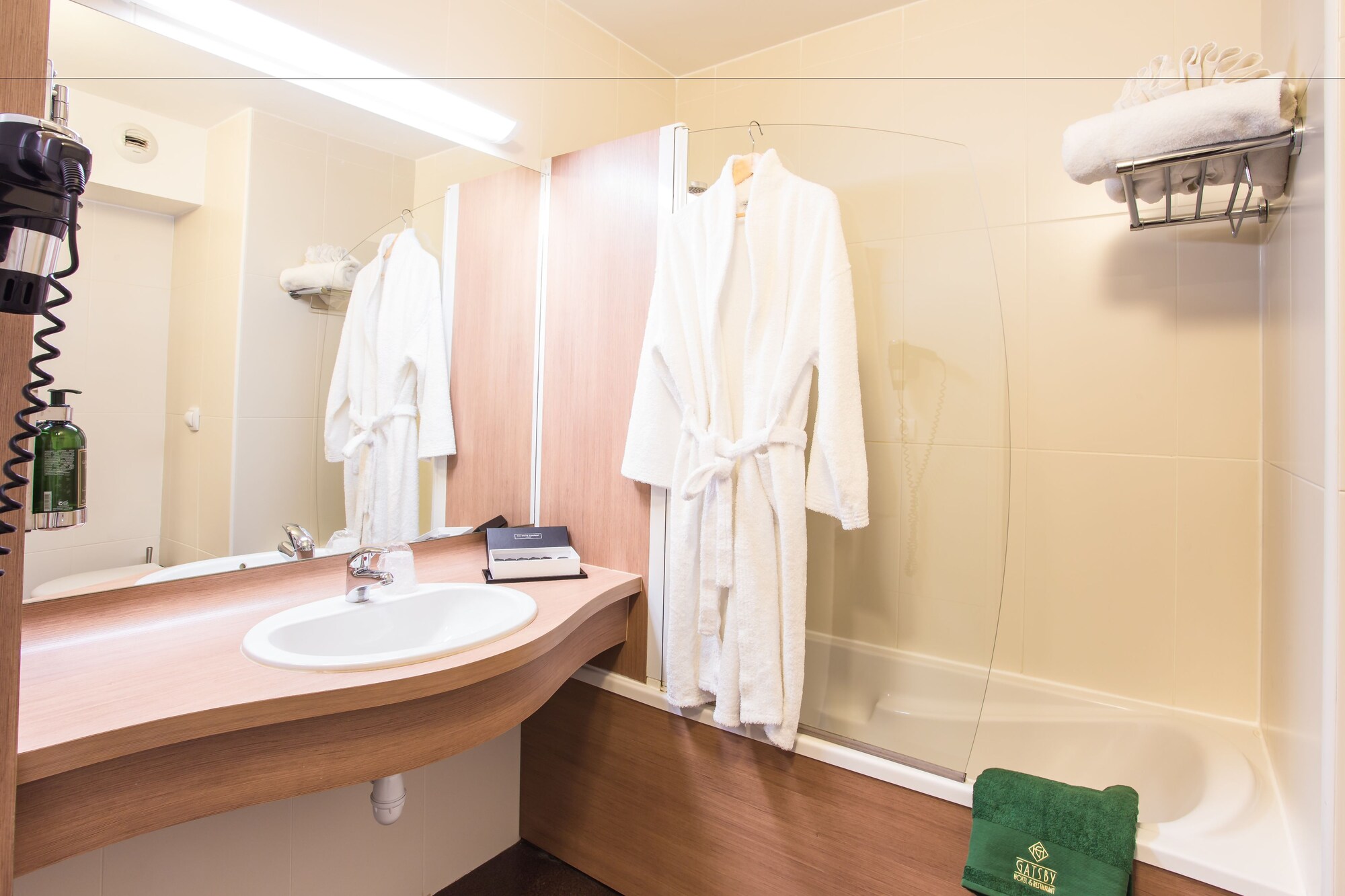 Executive, Double Bed, Gatsby Hotel and Restaurant By HappyCulture 10/10