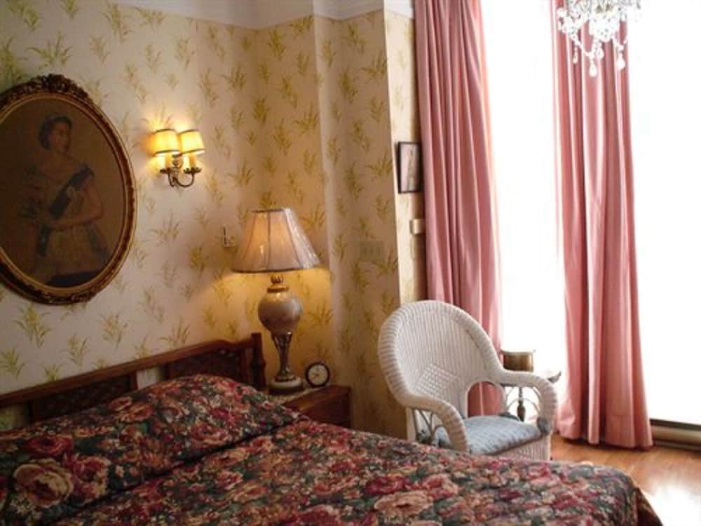 Pimblett's Downtown Toronto B&B 16/47
