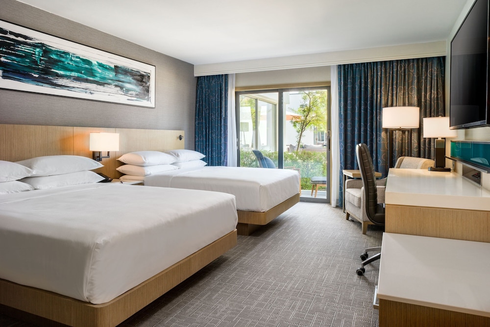 CLUB, 2 QUEEN BEDS, GARDEN VIEW, PATIO