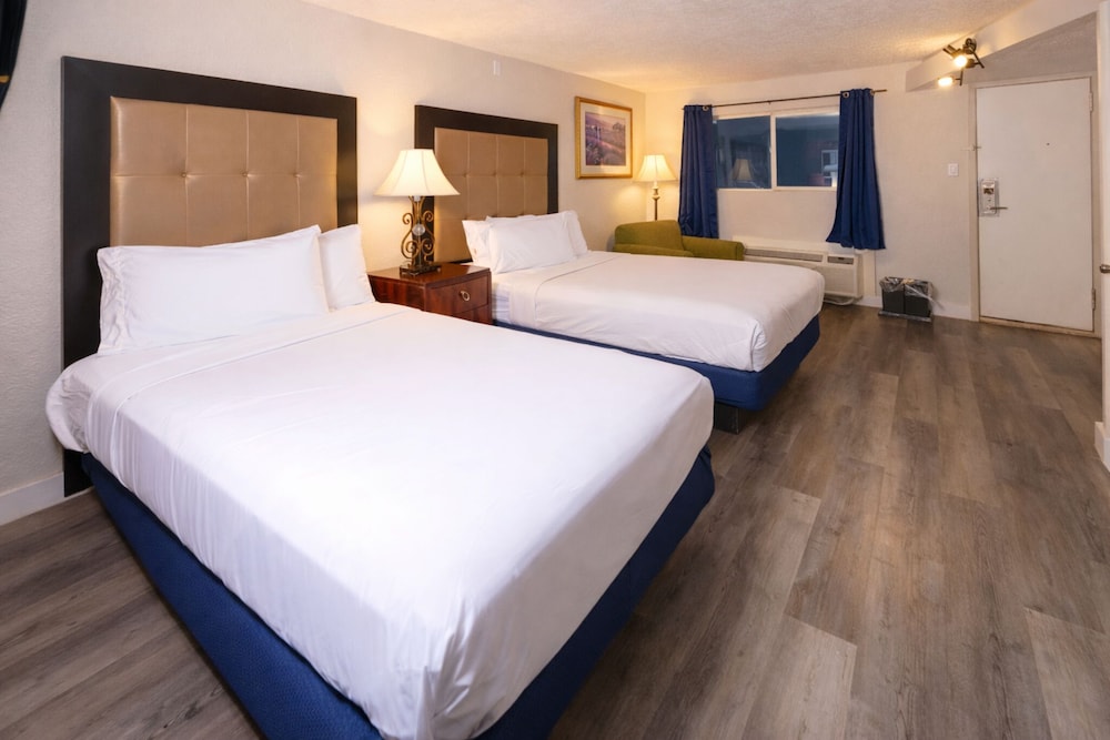 Travelodge by Wyndham Farmington Hwy 64 11/70