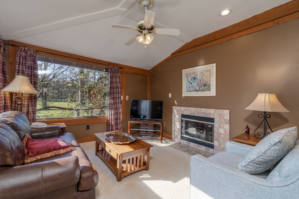 Highland Lake Inn & Resort 48/77