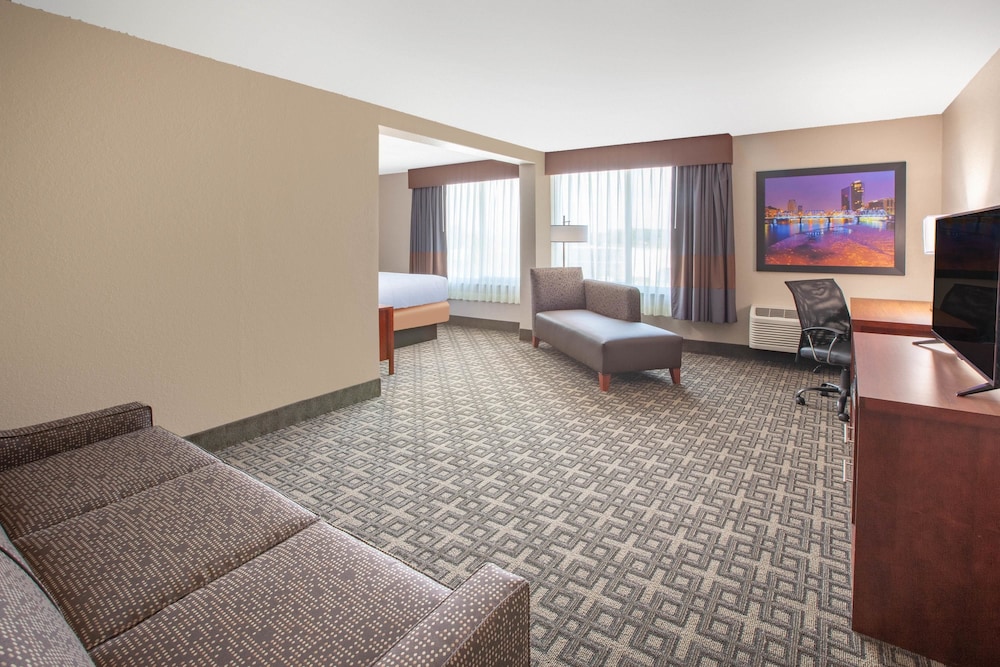 Baymont by Wyndham Grand Rapids Near Downtown 4/15