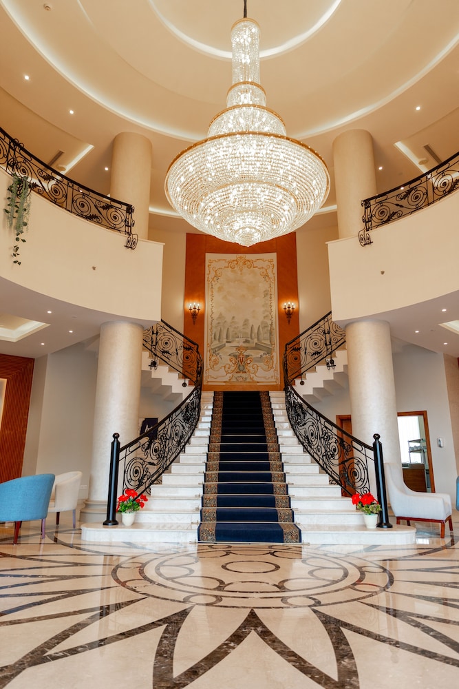 Lamar Azur Hotel 7/39