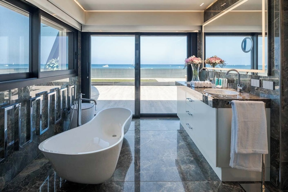 Cala Beach Resort 65/65