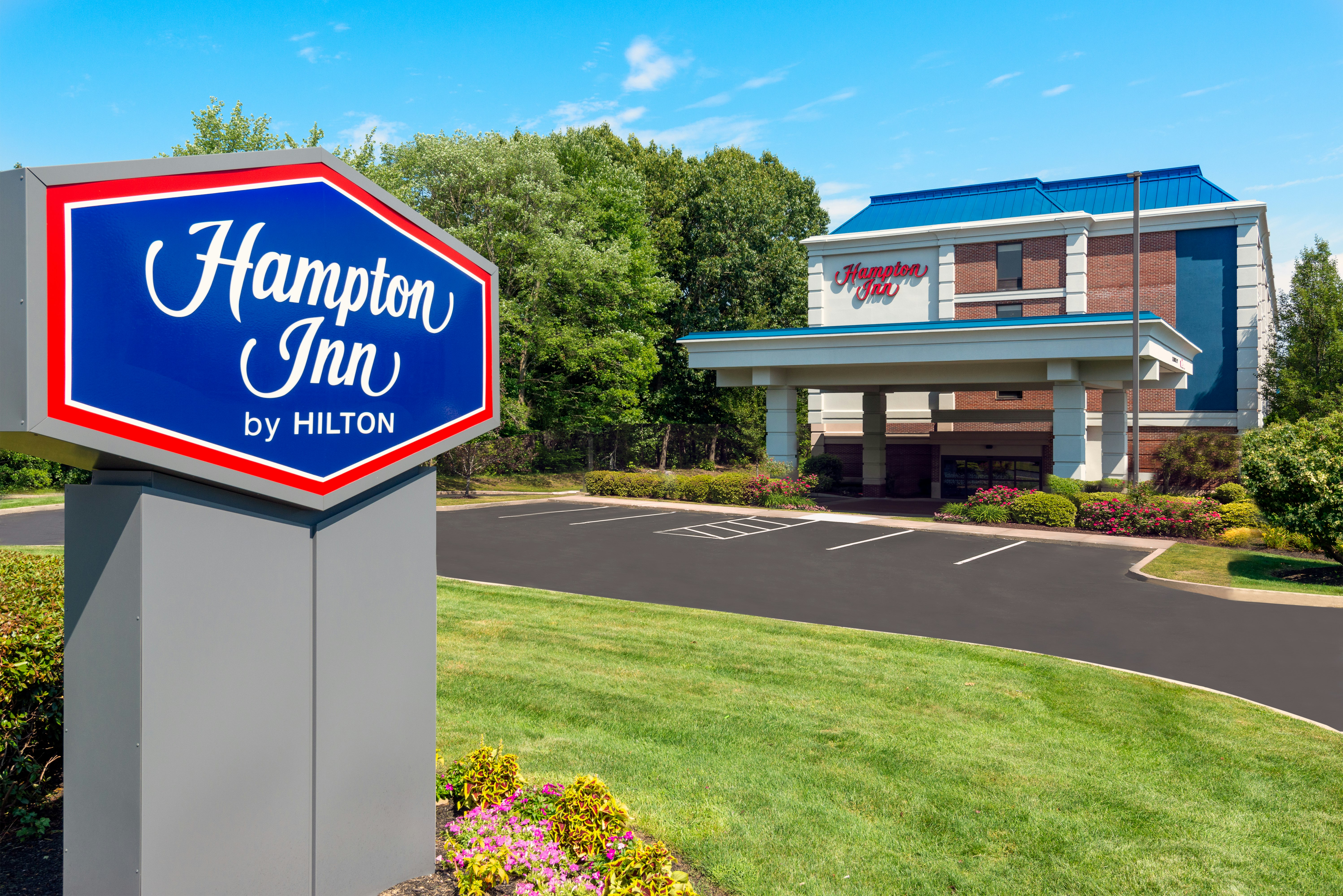 Hampton Inn Hartford Airport 7/44