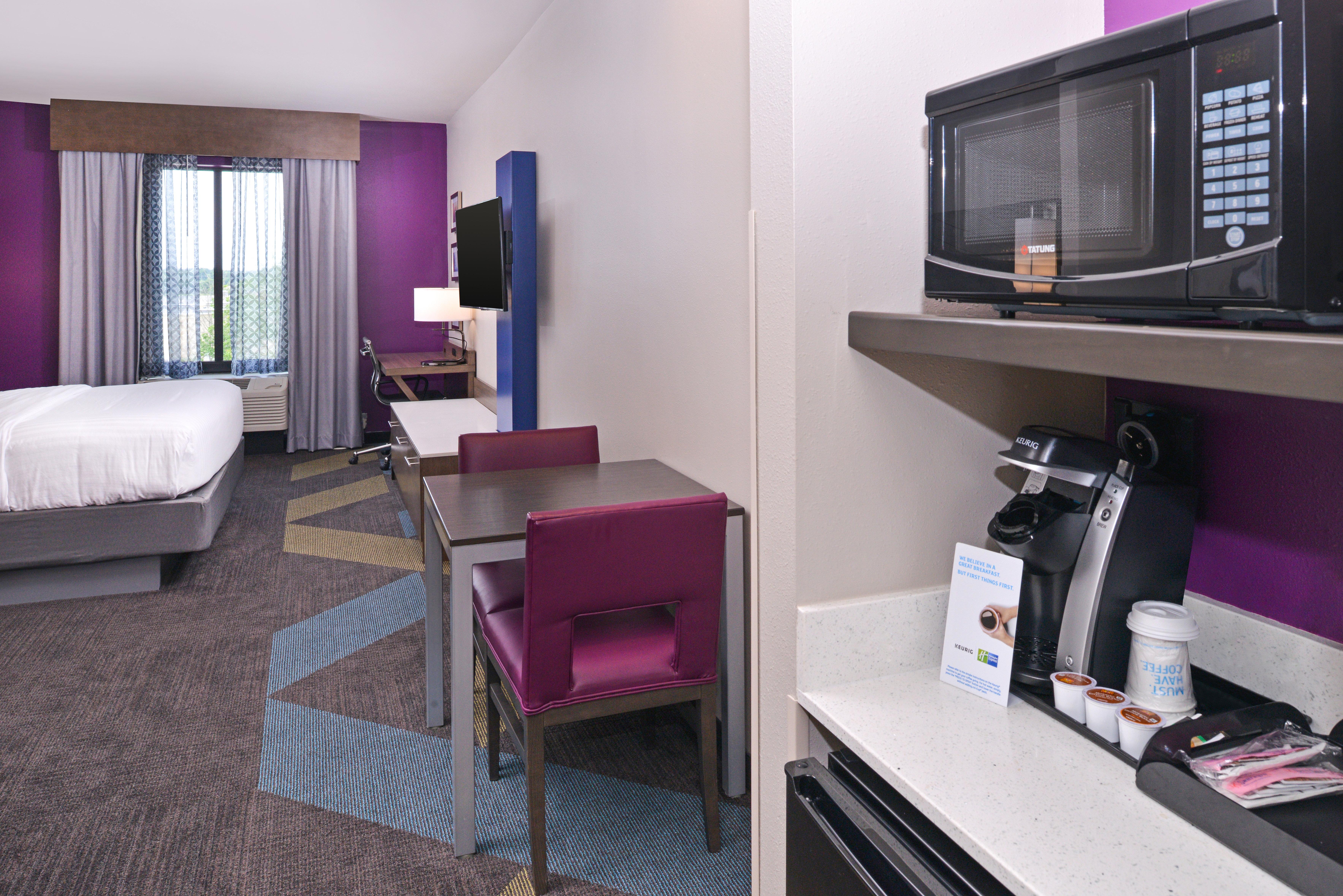 جناح بسرير كينج لذوي الإعاقة، Holiday Inn Express Suites Bryant Benton Area 2/2