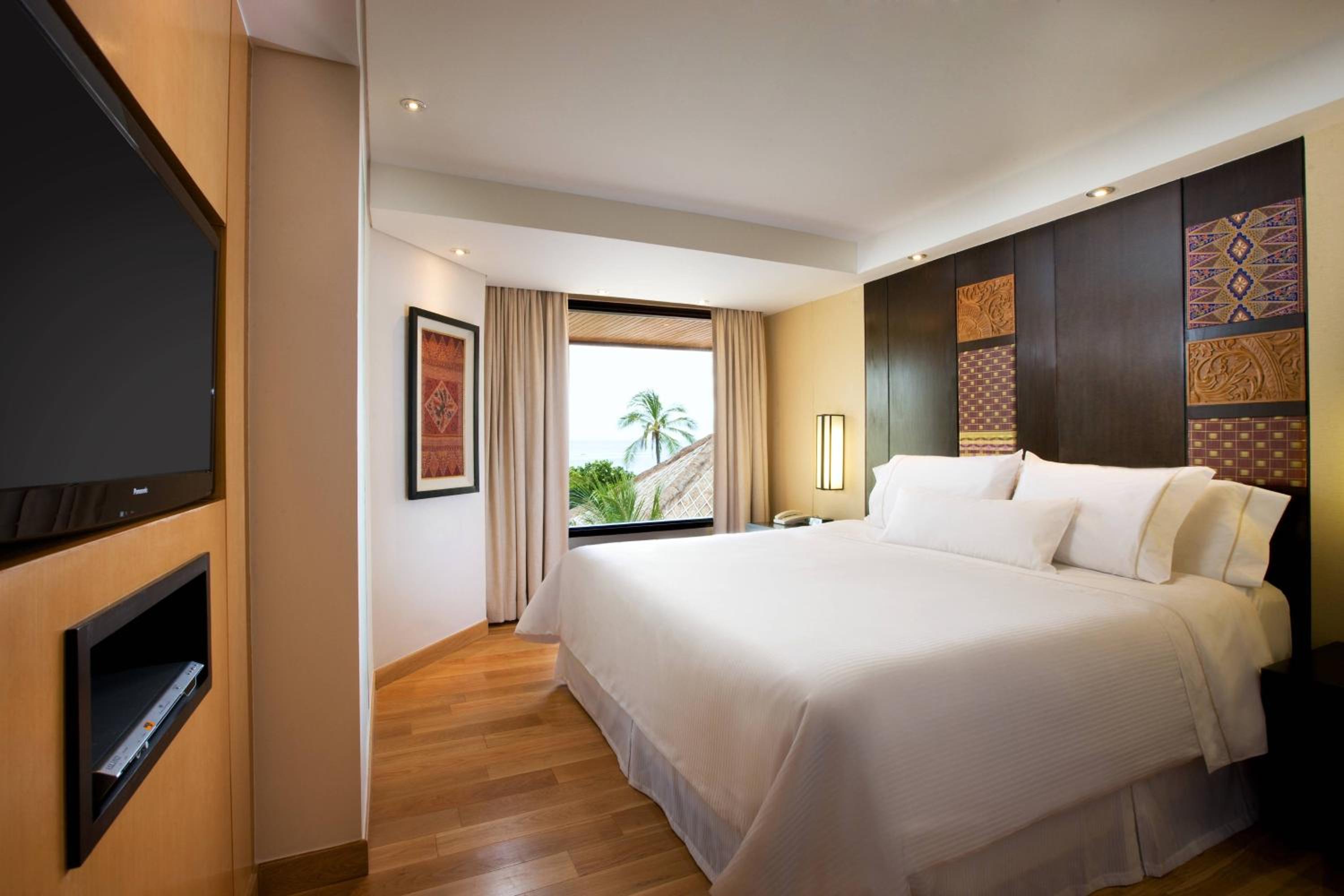 2 Bedrooms, Westin, Suite, 1 King and 2 Double Beds