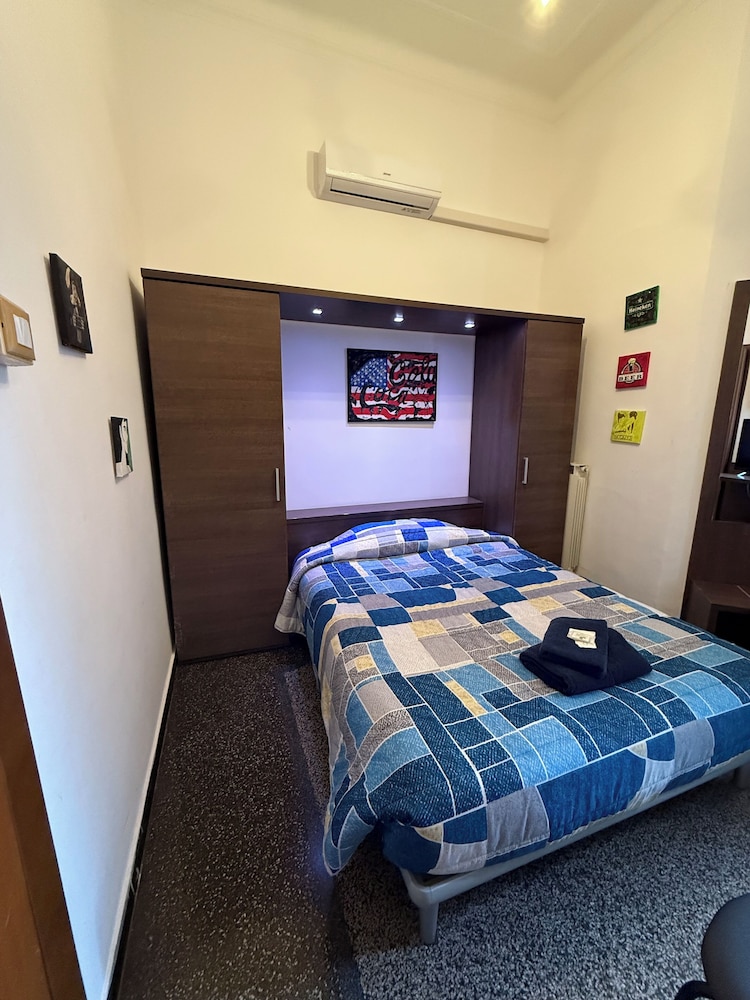 ROOM, SINGLE
