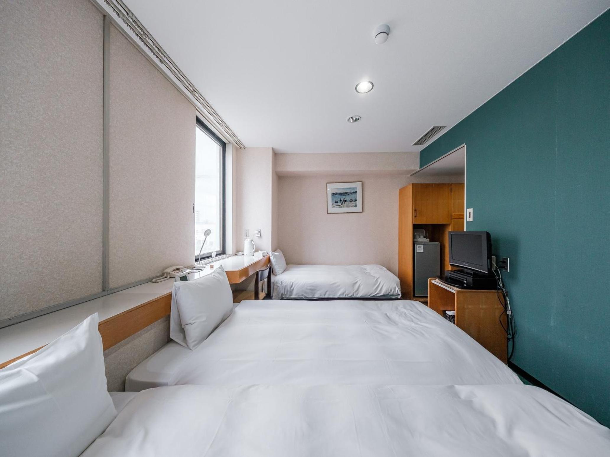 غرفة رباعية بأربعة أسرّة في المبنى الرئيسي