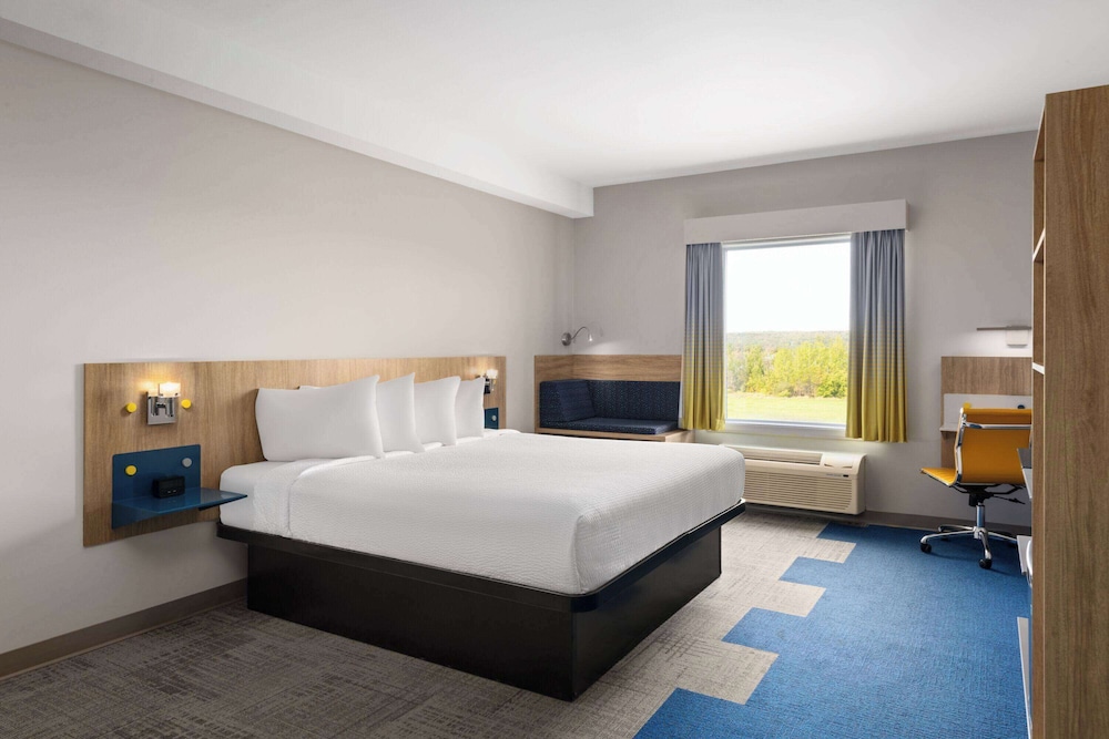 ROOM, KING BED, ACCESSIBLE