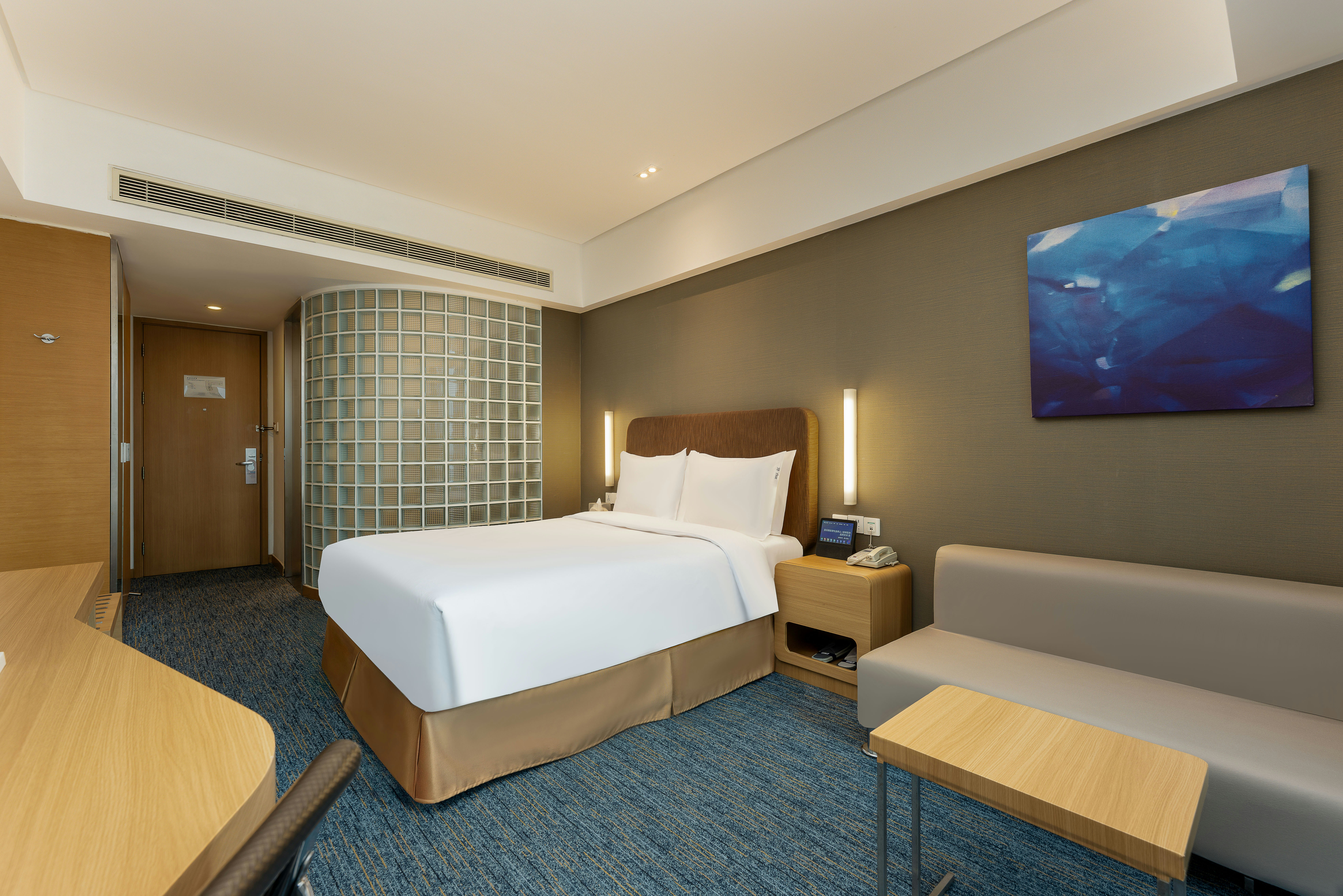 HOLIDAY INN EXPRESS SHANGHAI JINSHA 24/50