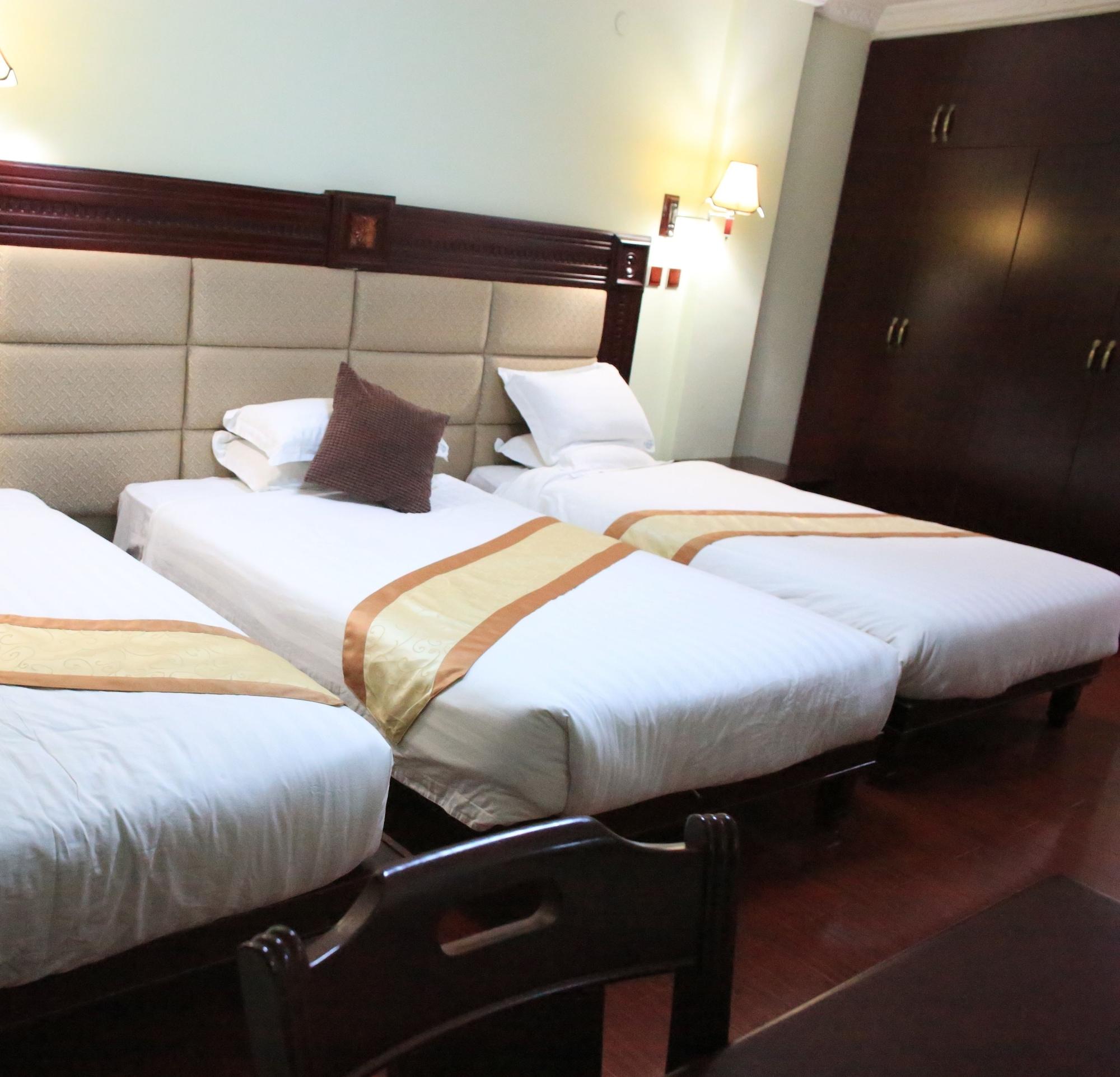 Trinity Hotel 6/43