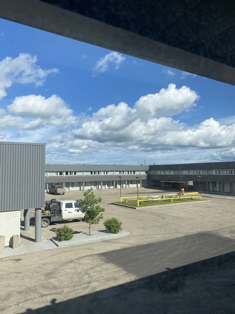 Travelodge by Wyndham Grande Prairie 44/46