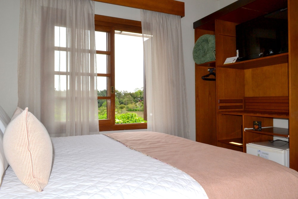ROOM, DOUBLE BED