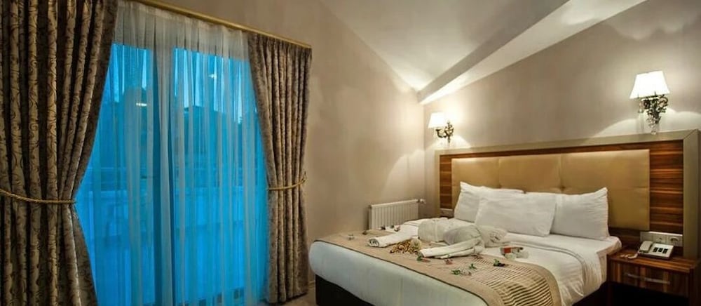 WHITE TUANA THERMAL YALOVA 18/69