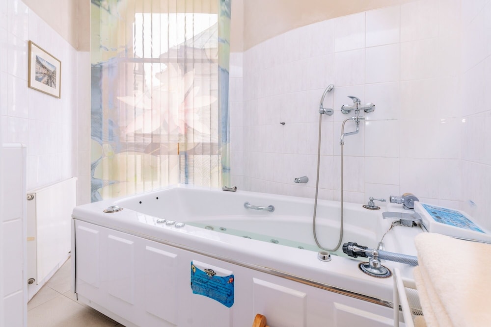 Wellness And Spa Hotel Ambiente 60/63
