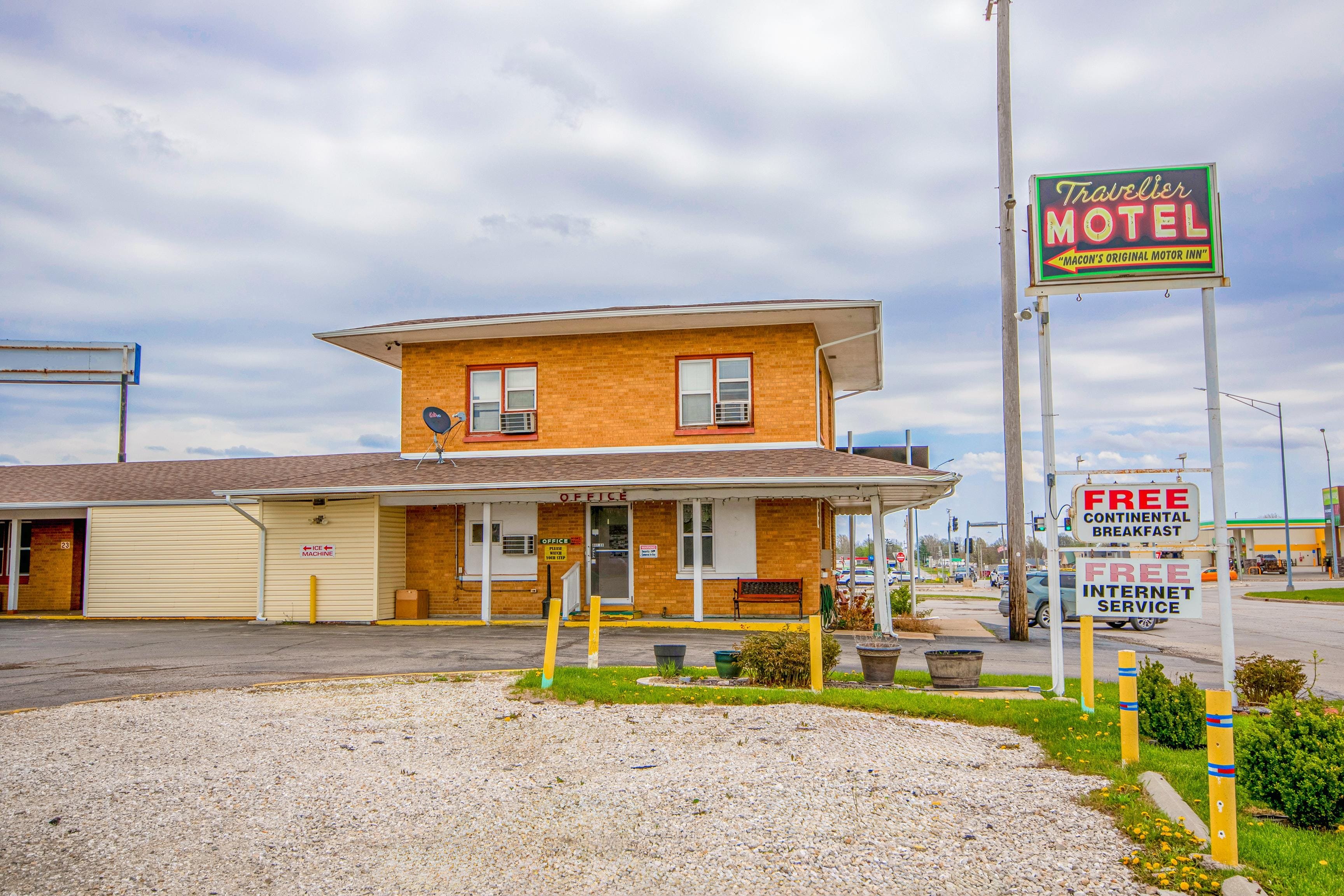Travelier Motel 3/58