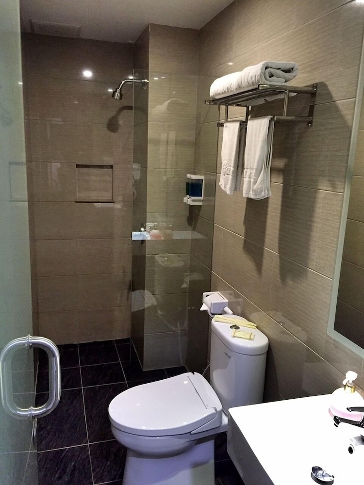 Hana Hotel 12/50
