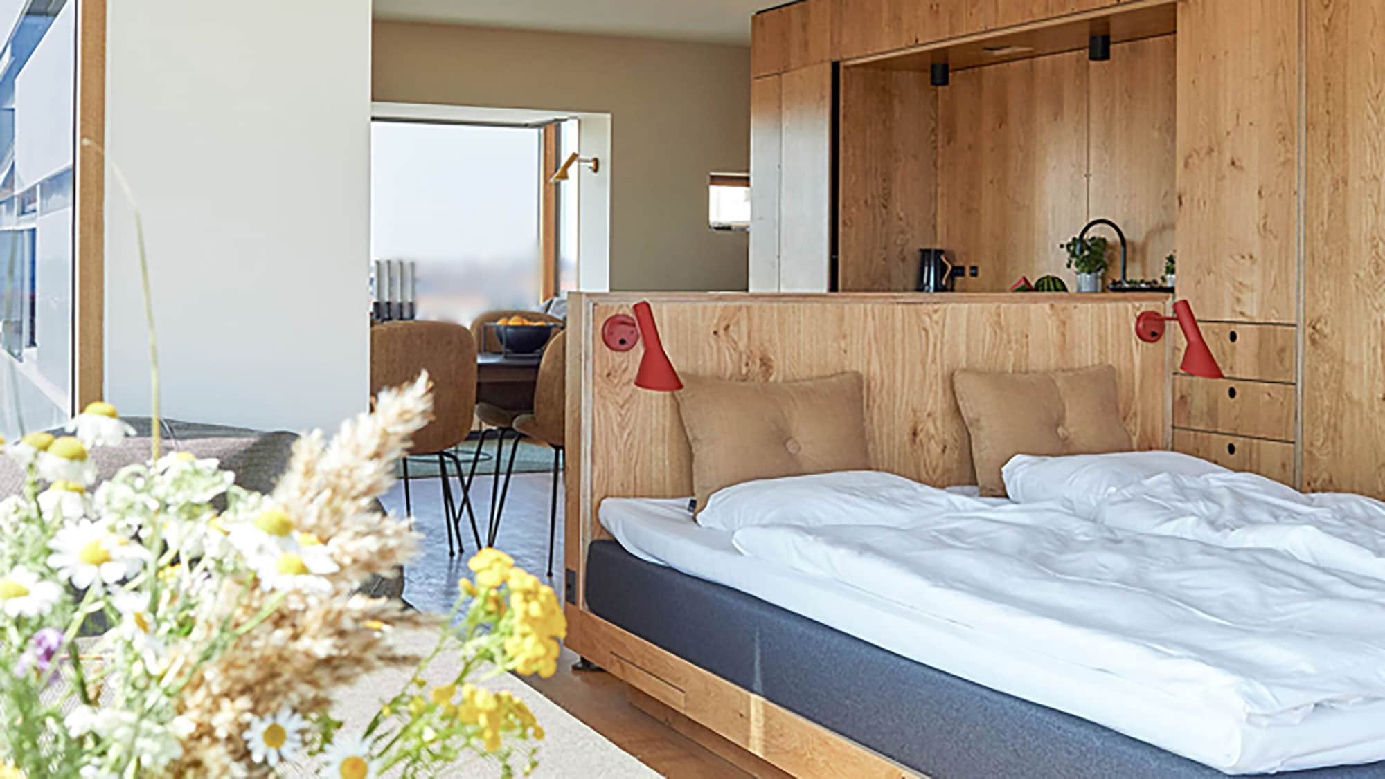 Deluxe, Suite, King Bed, Middle Floor