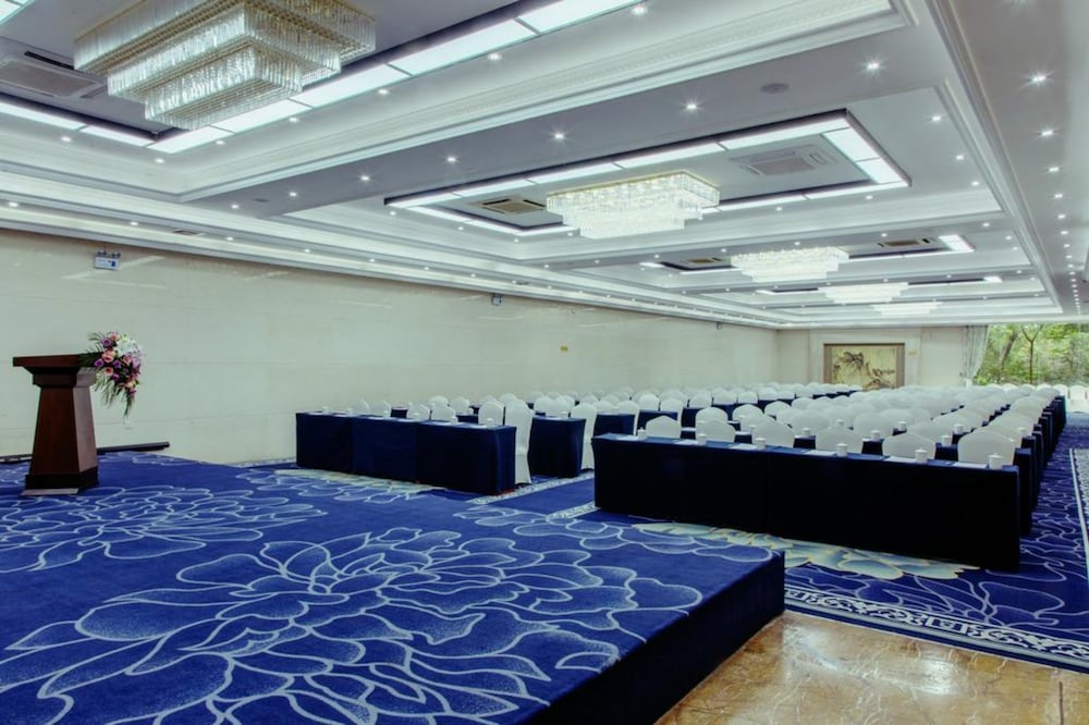 Grand Villa Hotel 34/39