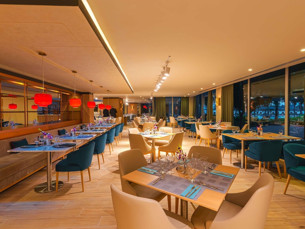 restaurant cafeteria