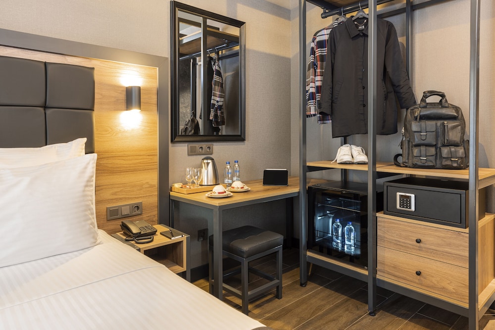 Marius Hotel 18/50