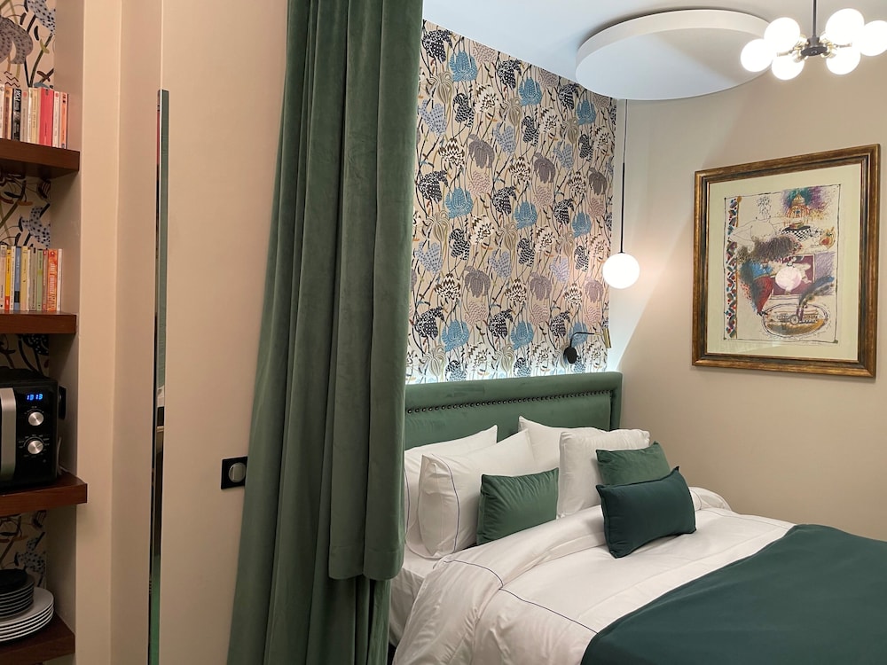 Hotel 33 Marbeuf 18/50