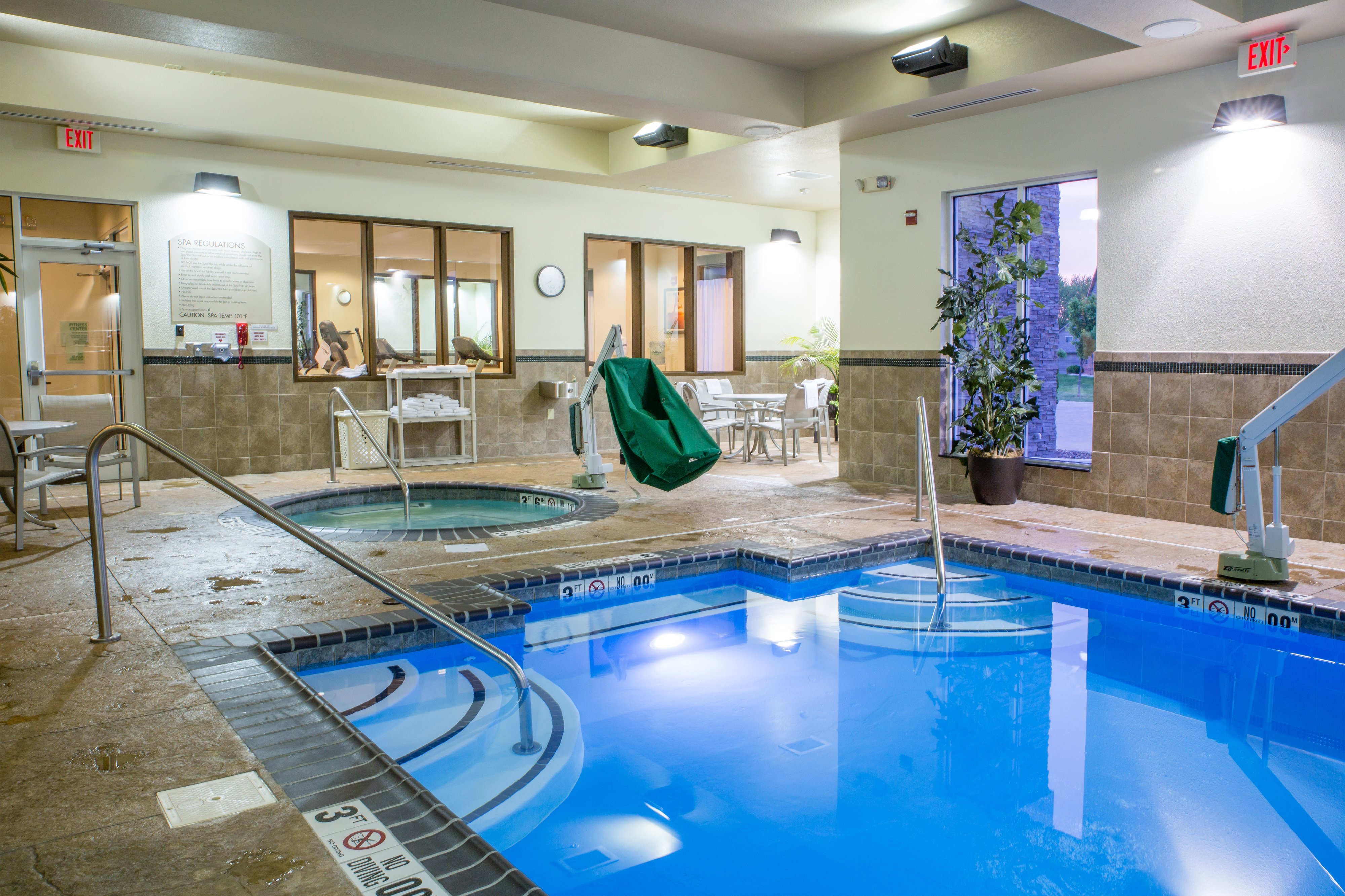 Holiday Inn Hotel Suites Bloomington Airport 21/50