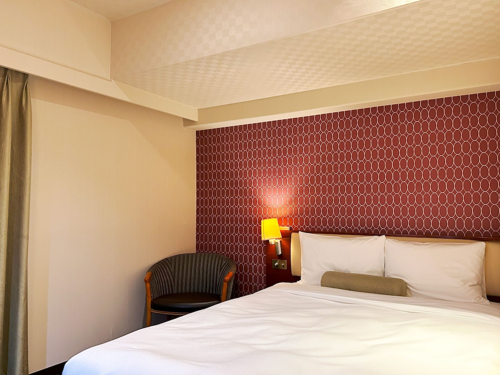 MODERATE, DOUBLE BED, SMOKING