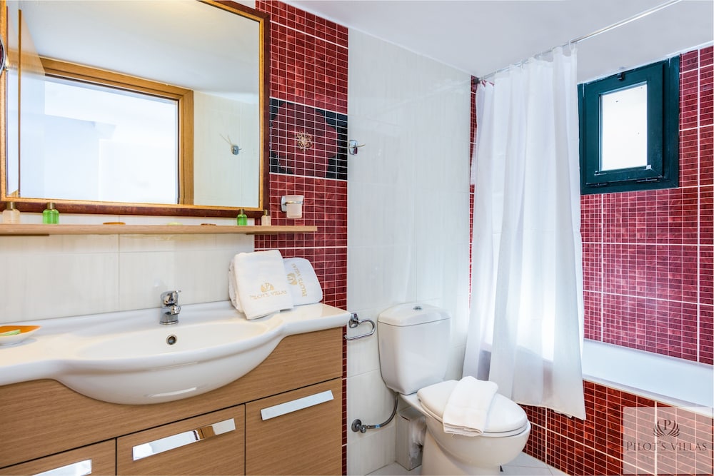 Pilots Villas Luxury Suites 41/48