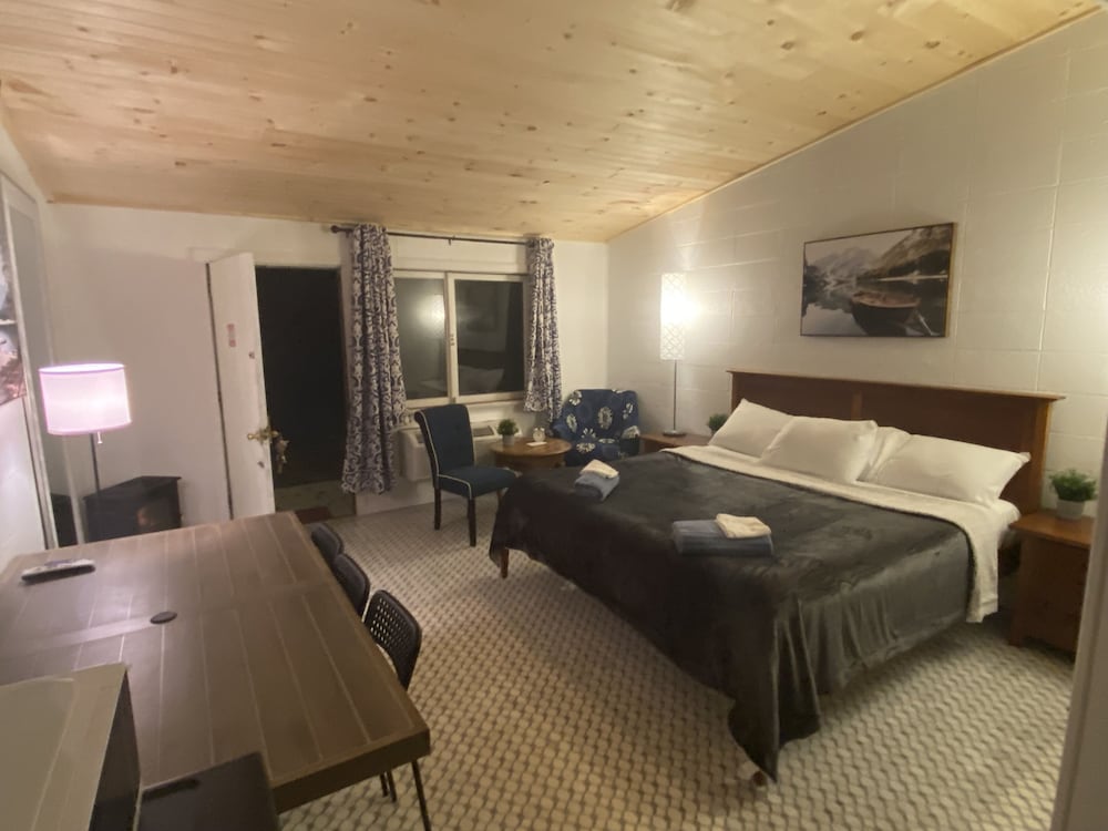 Sussex Motel 1/17
