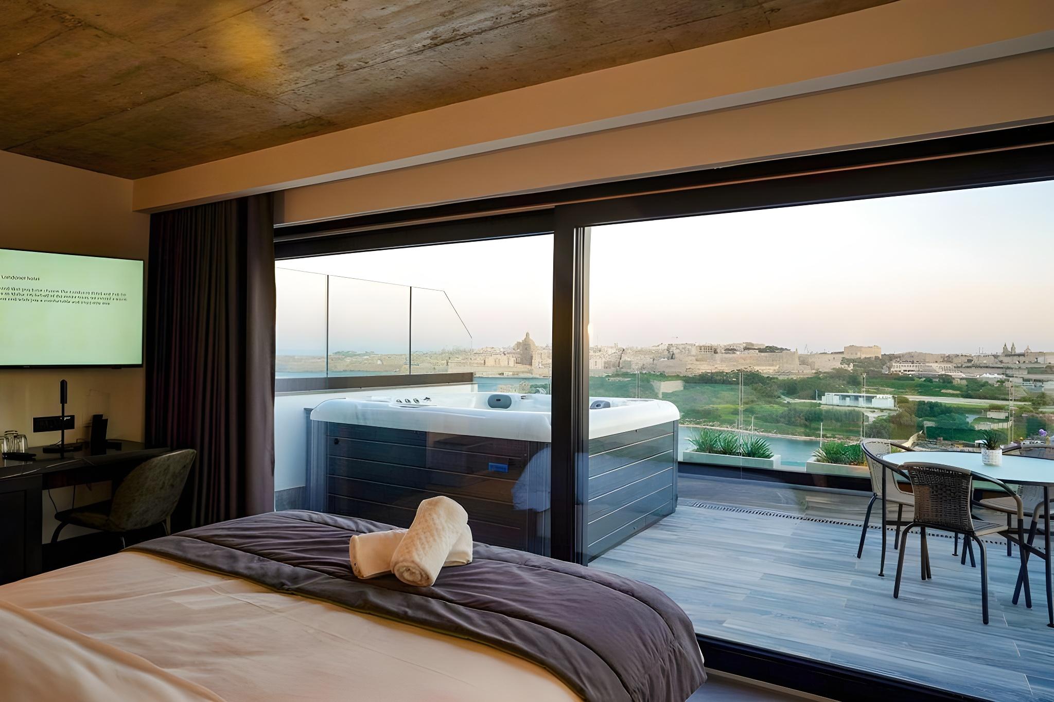 Penthouse Suite, King Bed, Sea View, Hot Tub