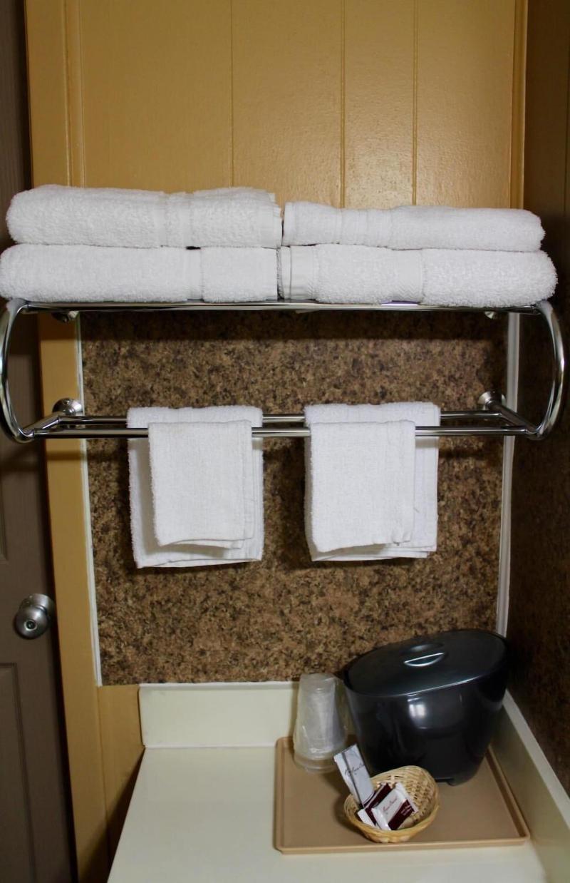 Executive Inn and Suites 40/43