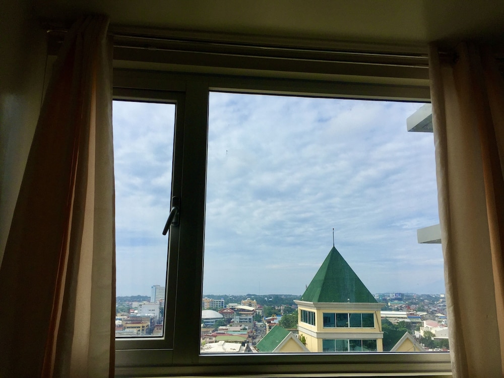 Avida Towers Condotel 28/36