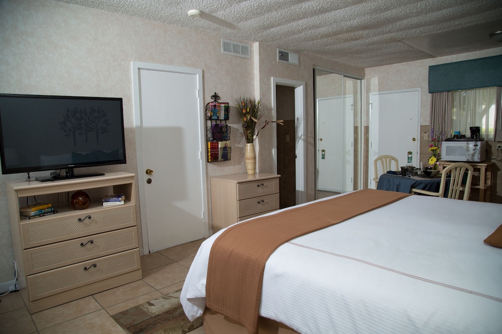 Inn at Deep Canyon 33/71